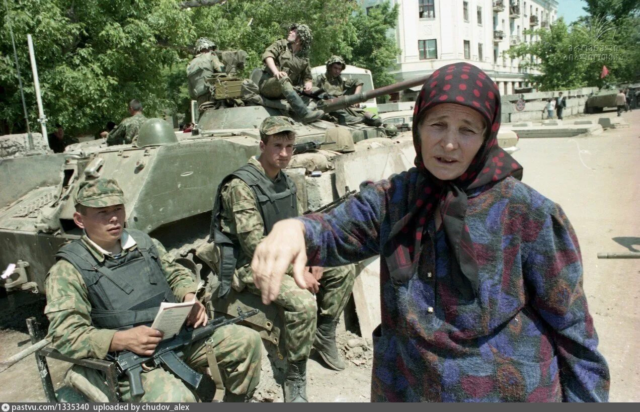 Грозный 2000 год. Утро в Чечне. Доброе утро Чечня. Диорама танкист Чечня а на утро.