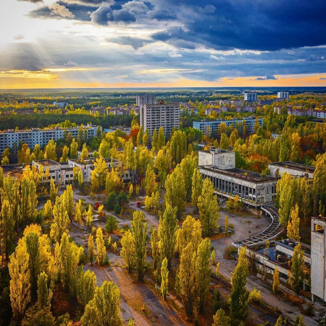 Чернобыль город Припять. Чернобыль город ЧАЭС. Припять ЧЗО. Город Припять и ЧАЭС.