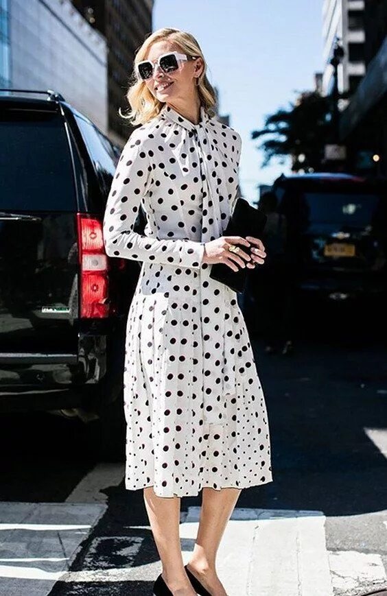 Стиль горох. Кейт Бланшетт в платье в горошек. Кэмерон Диаз платье в горошек. Стильное платье в горошек. Стильные платья в горох.