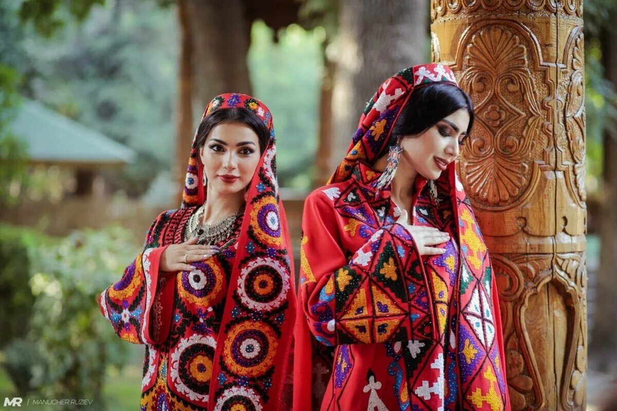 Национальная одежда Таджикистана чакан. Курта чакан Узбекистан. Национальный орнамент Таджикистана чакан. Чакан девушки Таджикистана. Таджикские национальные платья