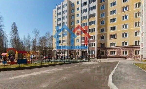 Купить тобольске б у. Тобольск 10 микрорайон. Тобольск 10- мкр 73 дом. 10 Й микрорайон в Тобольске. Тобольск микрорайон 10 б.