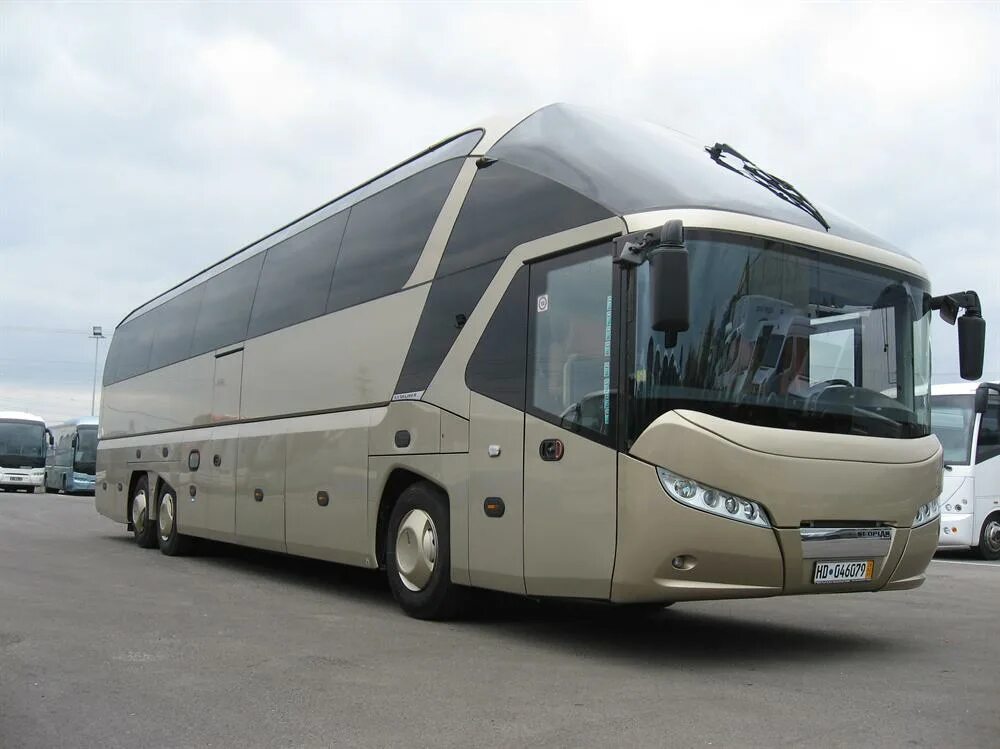 Neoplan Starliner салон. Neoplan полутораэтажный автобус. Пассажирские перевозки из Еревана до Владикавказа.