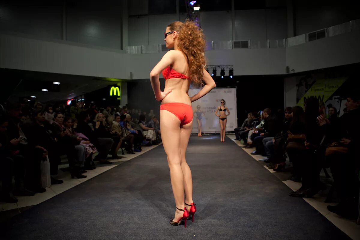 модельная стойка дефиле. дефиле нижний новгород. дефиле нижний новгород. дефиле магазин нижнего. кристиана казакова дефиле.