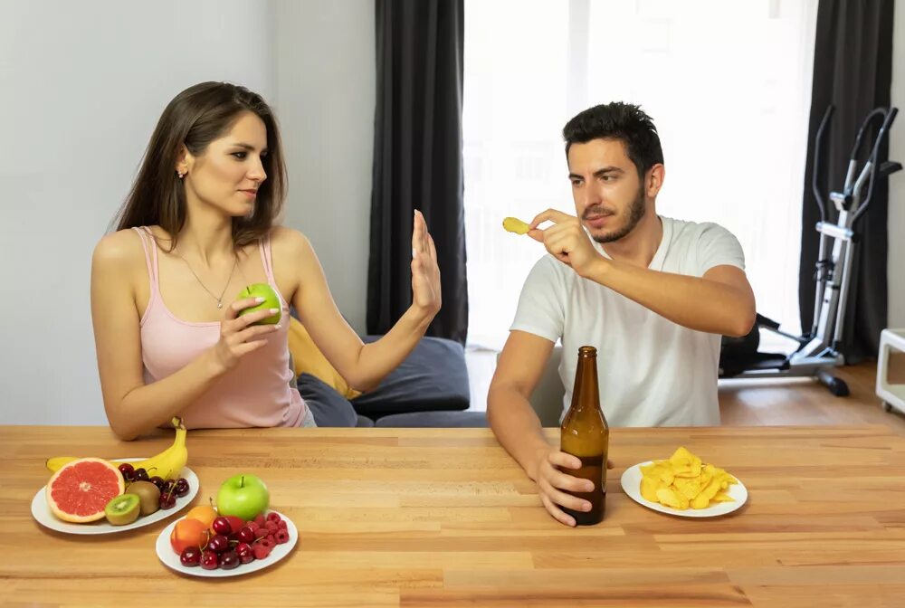 Здоровый человек. Интересный образ жизни. Успех в жизни. Пара бежит. Фитнес бег.