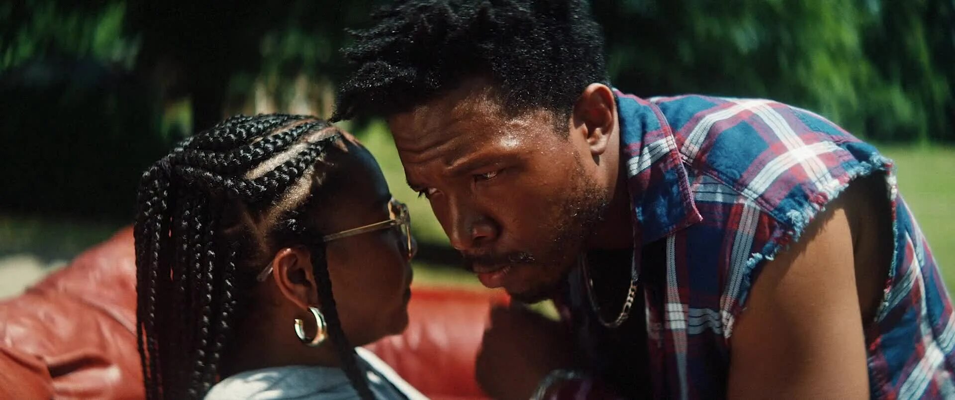 восстание зловещих мертвецов фильм 2023 актёры. сердитая чёрная девушка и её монстр фильм 2023. Monster her. Bomani j. пучеглазый монстр фильм.