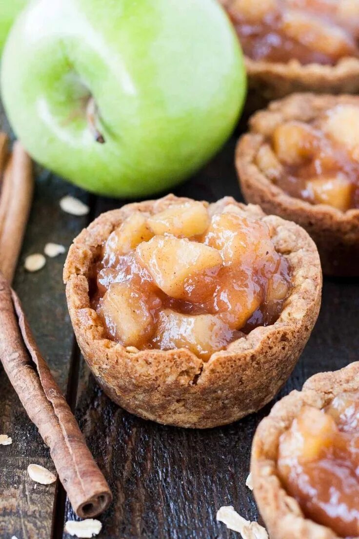 Apple cups. Десерт из яблок. Яблочные сладости. Печенье с яблоками. Печенье с яблочной начинкой.