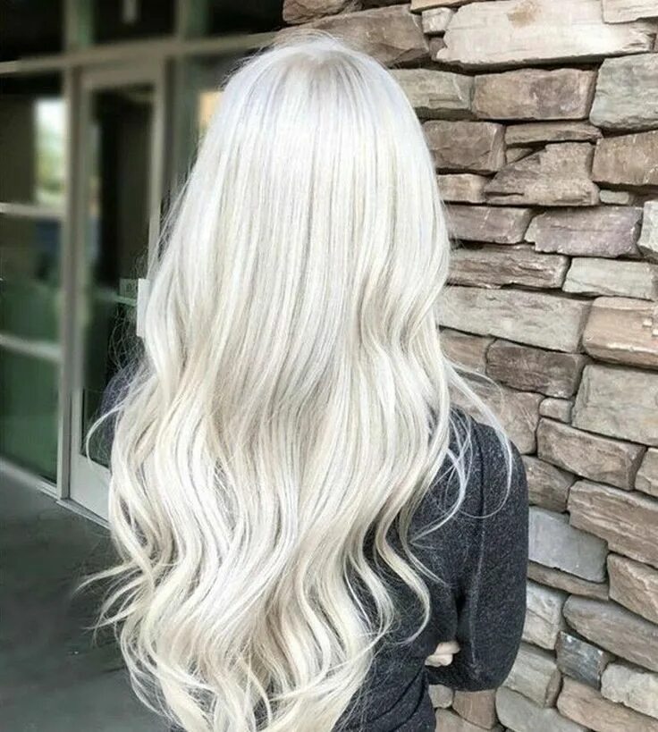 Платиновый блонд 2023. Кипельно-белый цвет волос. Скандинавский пепельный блонд. Длинные волосы блонд.