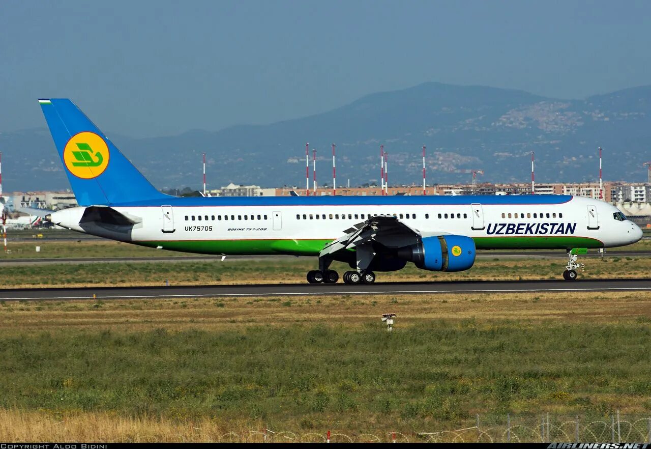 Авиакомпания ташкент. Uzbekistan Airways Боинг 757. Аэробус а320 Узбекистан Эйрвейз. Uzbekistan Airways Ташкент. Аэробус а320 Узбекистон хаво.