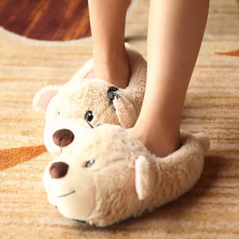 Плюшевые тапочки домашние. Смешные тапочки. Тапки ноги. Тапочки «ноги». Тапки ноги.