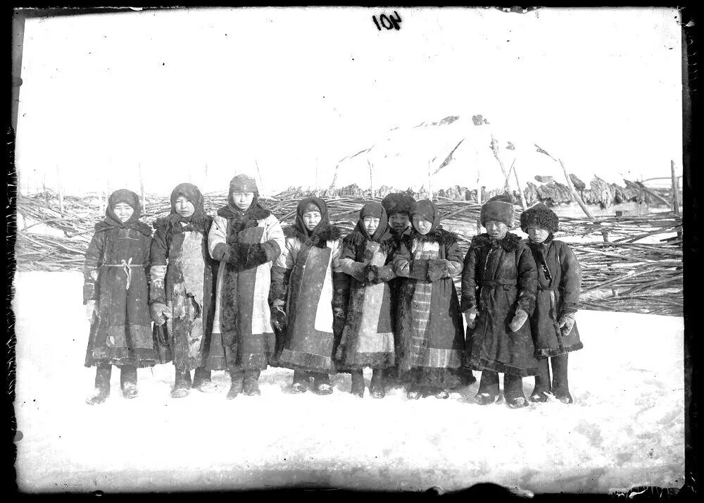 Численность хакасов в сибири. Народы сибири в 17 веке хакасы. хакасы зимой.