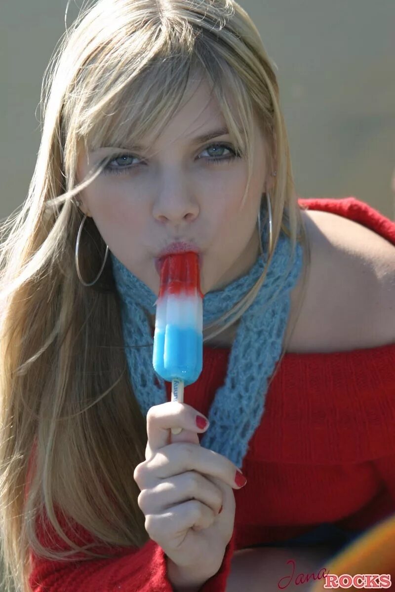 девушка. красивые девушки отсос. девушка пососала. девушка с бананом во рту. девушка с бананом во рту.