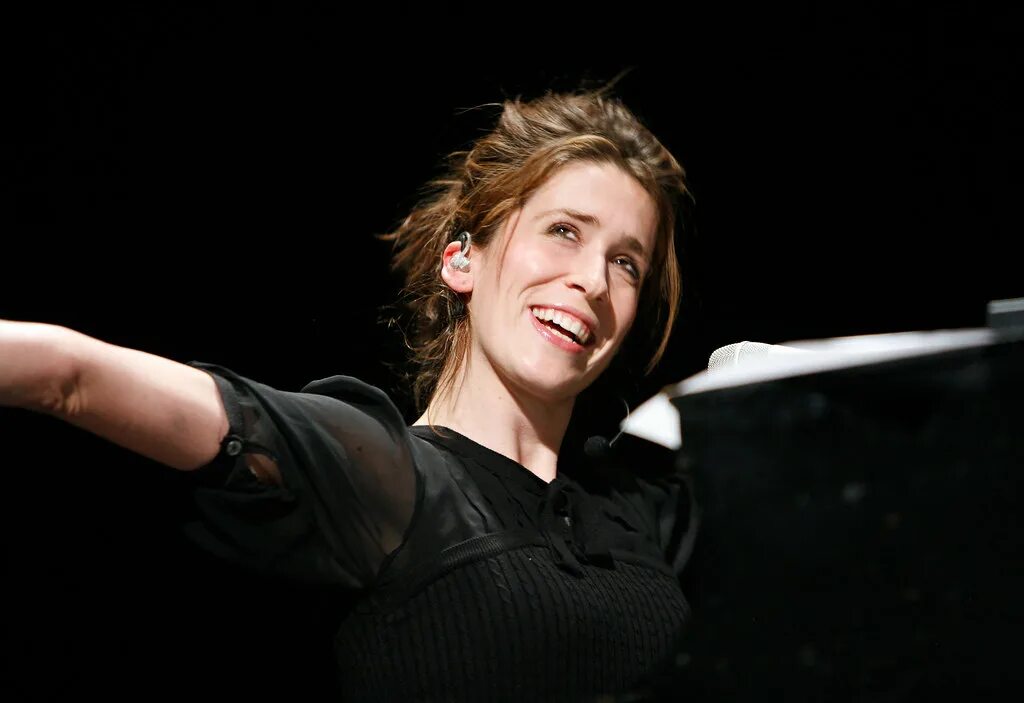 Just for now imogen heap. Imogen heap. и́моджен хип. imogen heap imogen heap. имоджен хип фото.