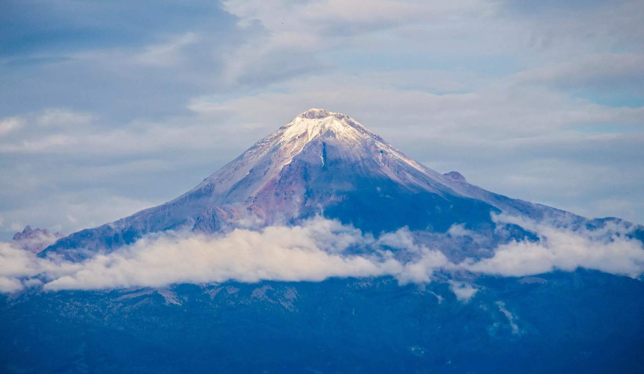 Наивысший вулкан северной америки. Мексика вулкан Орисаба. Пико де Орисаба. Вулкан Орисаба вершина. Северная Америка вулкан Орисаба.