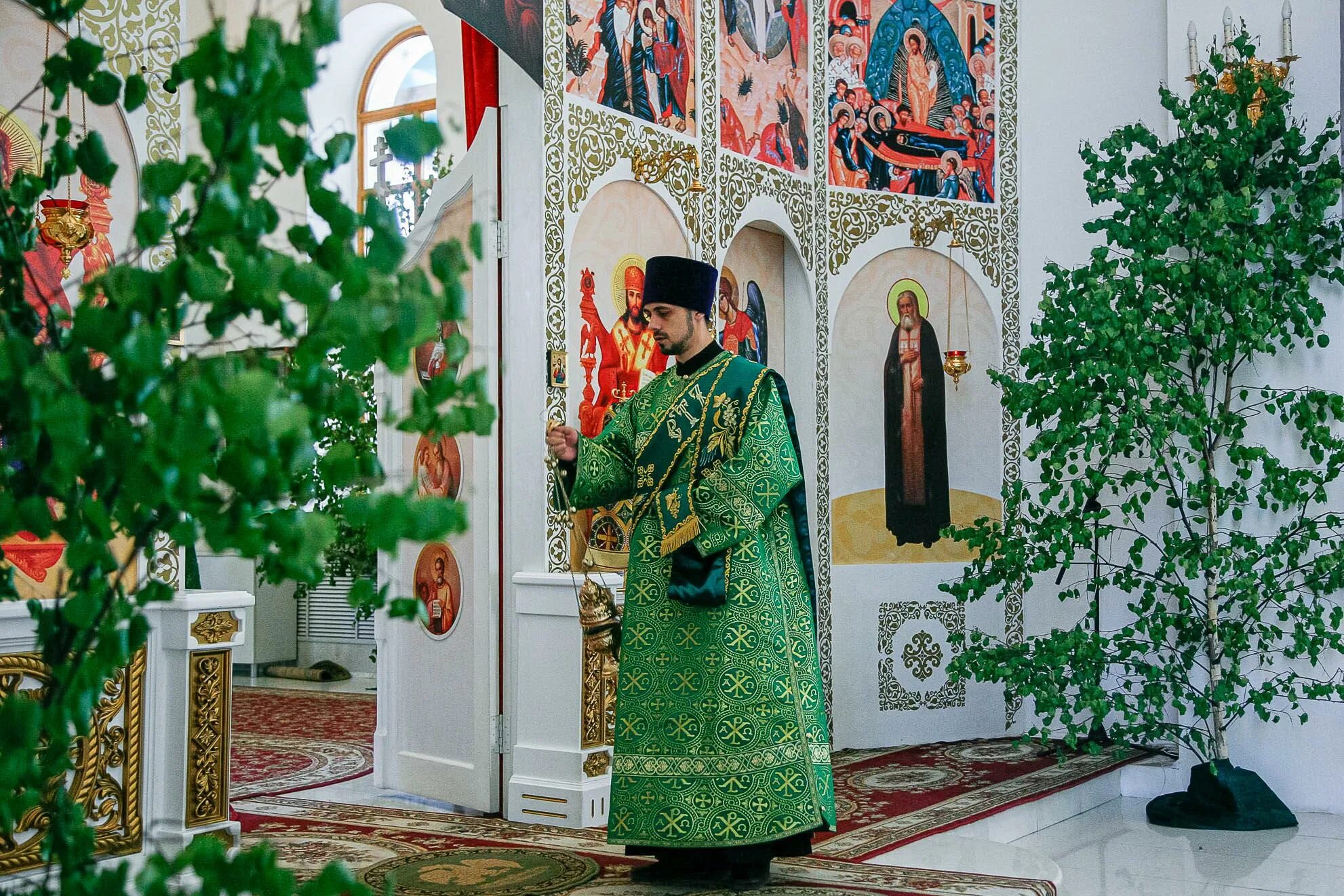 Духов день в 2. Духов день служба в храме. С праздником духов день. Духов день в 2022 году. 13 Июня православный.