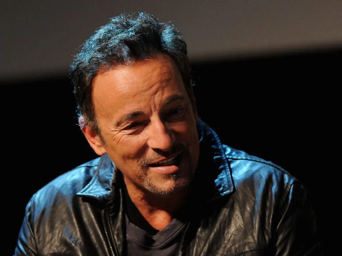 Springsteen dancing in the dark. Брюс спрингстин. bruce springsteen 1969. bruce springsteen [1949]. брюс спрингстин певец.