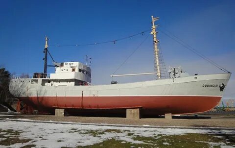 Средний рыболовный траулер