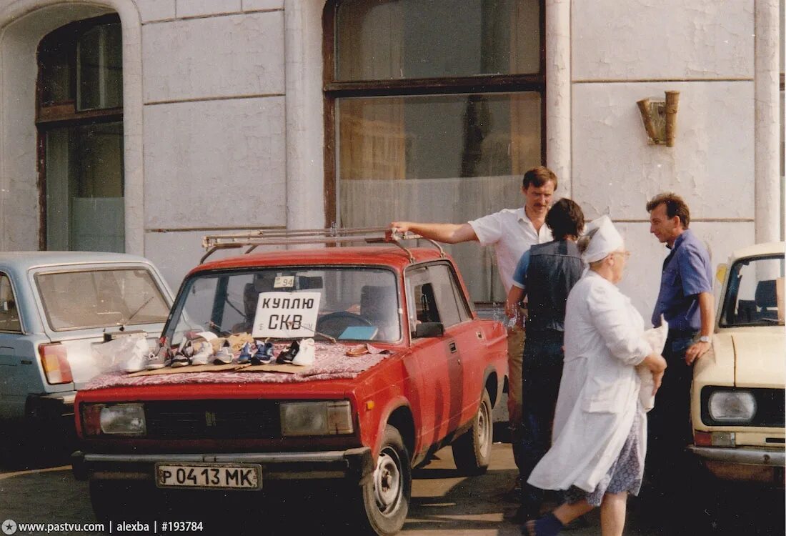 Лихие 1990-е Москва. Уличная торговля в Москве 90-е. Москва 1992 год. 90е в России.