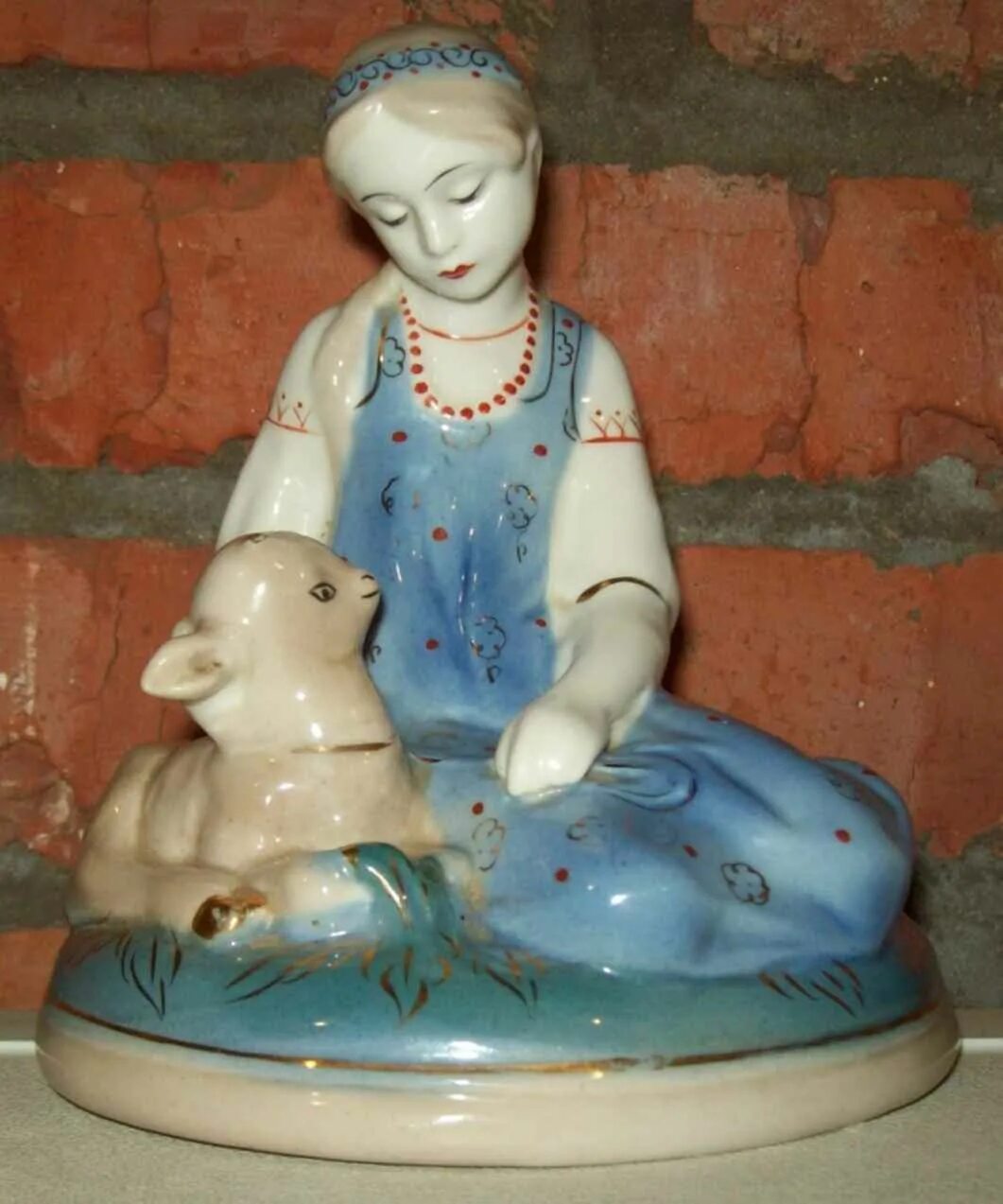 Горлица, голубка старая гжель майолика. Старая гжель статуэтки. Статуэтка емеля вербилки. Фарфоровая статуэтка петух гжель 50 года скульптор бессарабова. Статуэтка гжель старик и золотая рыбка.