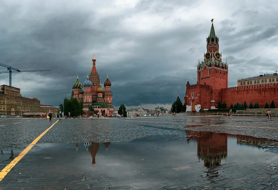 Города с началом красно. Тула красная площадь. Москва в ливень красная площадь. Центр Москвы красная площадь. Кремль дождь.
