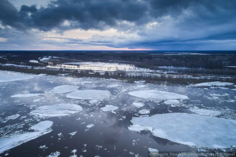 Ледоход на северной двине 2024. Енисей река ледоход. Лед на реке. Ледоход на реке.