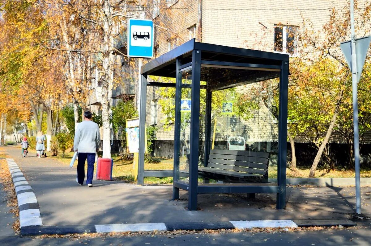 Автобусная остановка (1929). Остановки в Подмосковье. Современные остановки общественного транспорта. Автобусная остановка Подмосковье. Остановилась фото