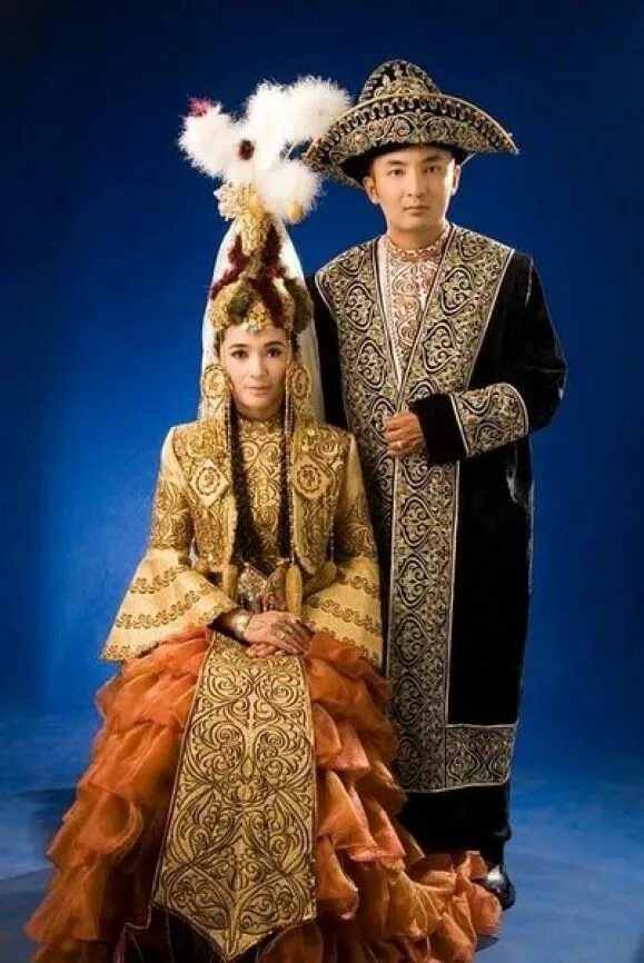 Kazakh traditional. Национальная одежда казахов. Казахская Национальная одежда. Традиционная казахская одежда. Казахский народный костюм.
