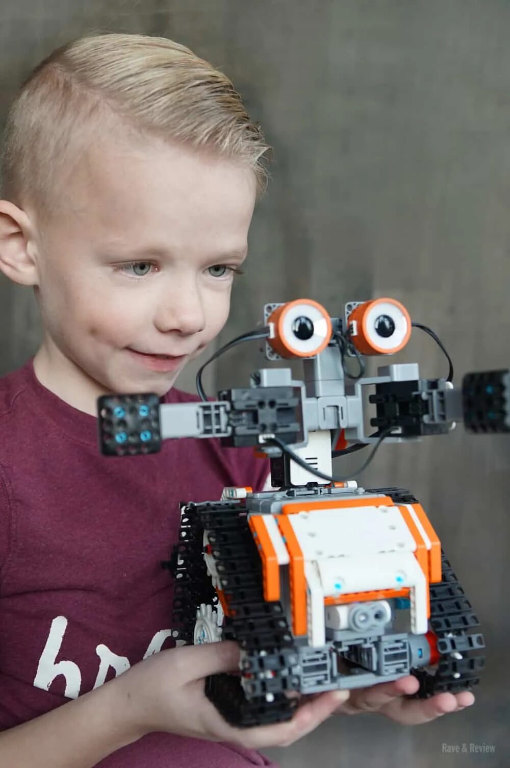 Robot reviews. Астробот. ubitech astrobot. jimu warrior bot. реклама на карусели про мэджик робот.