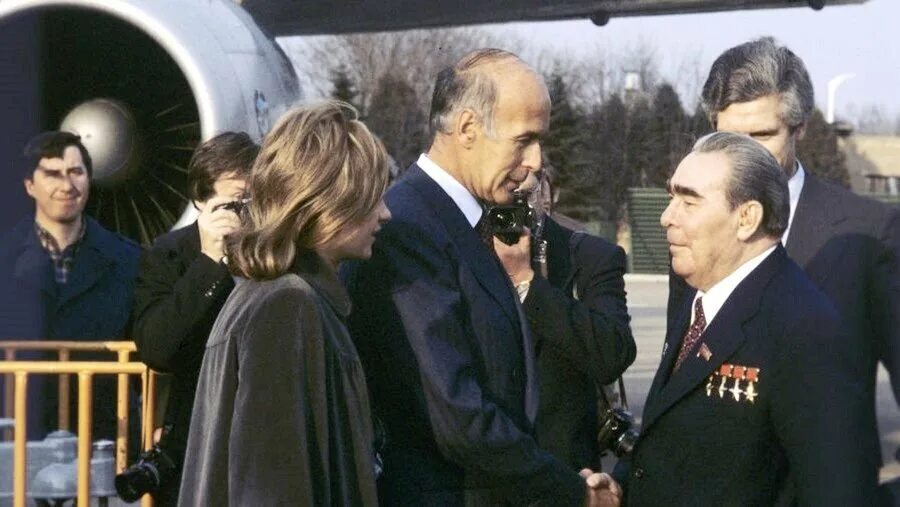 1977 год. Парад пионеров на красной площади 19 мая 1972 года. Июня 1977. Июня 1977. Мгри геофизики выпуск 1992.