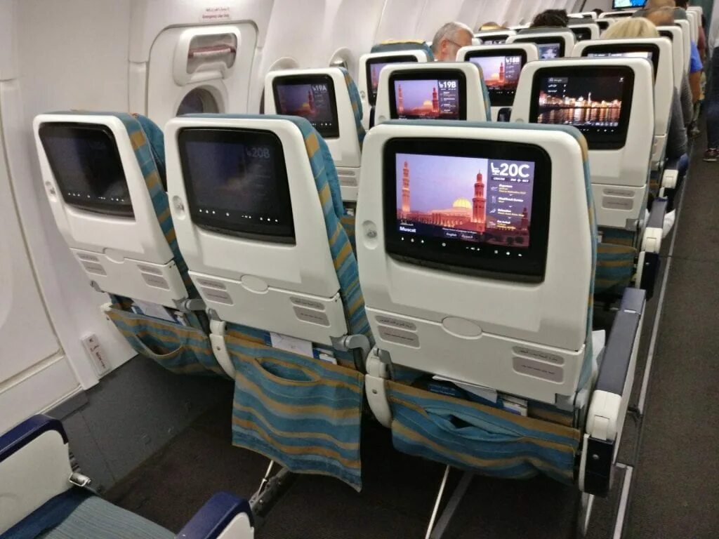 A340-300 салон. Кабина бомбардье cs300. Oman air 737 фотосалон. Economy air. Боинг 787 air europa.