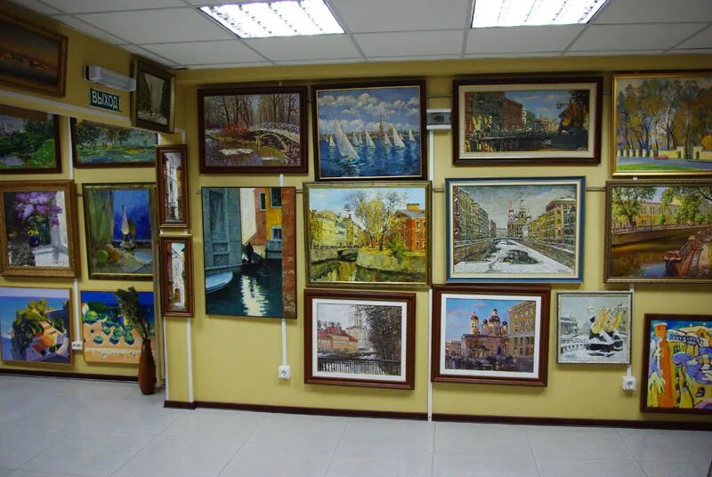 За сколько продают картины. Выставка картин. Выставка художников. Выставки художников в Москве. Галерея художников.
