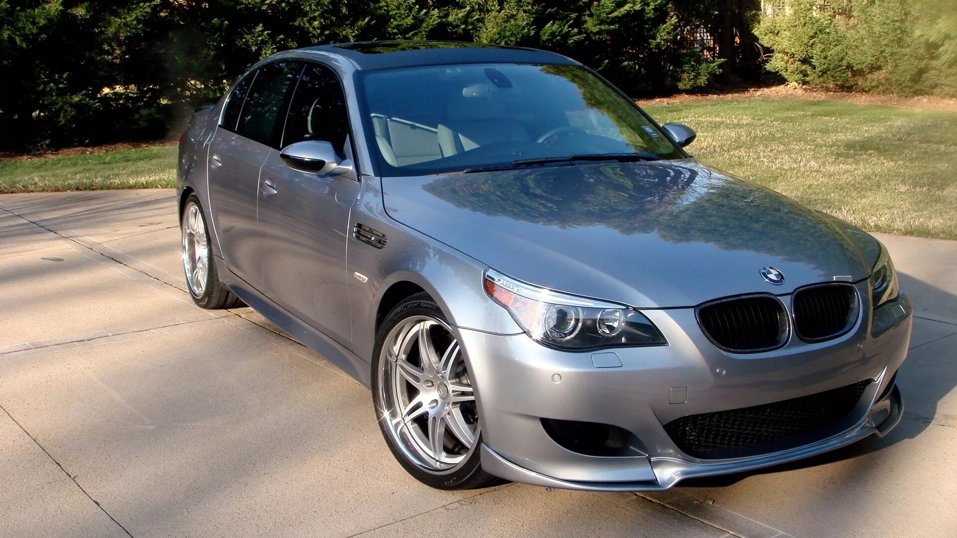 Цвета бмв е60. БМВ е60 серая. BMW e60 Silver. BMW m5 e60. BMW e60 m5 Silver Metallic.