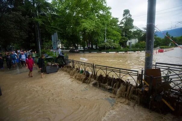 Наводнение Ливадия. Ливадию затопило. УТС Ливадия 2021. Тайфун Ливадия 2021 фото.