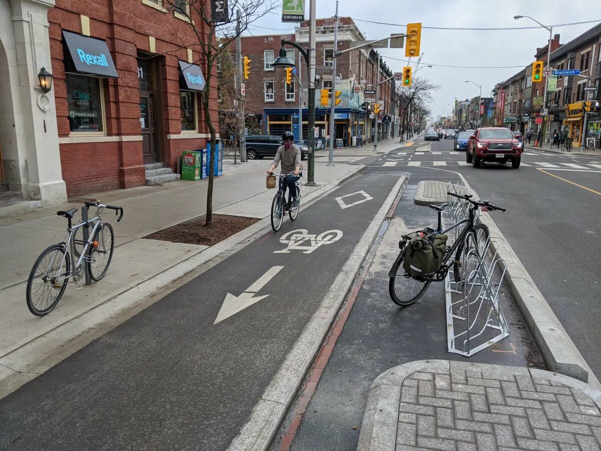 Bloor Street Toronto. Bicycle Street place. Сарос стрит l двойной. Bike lane