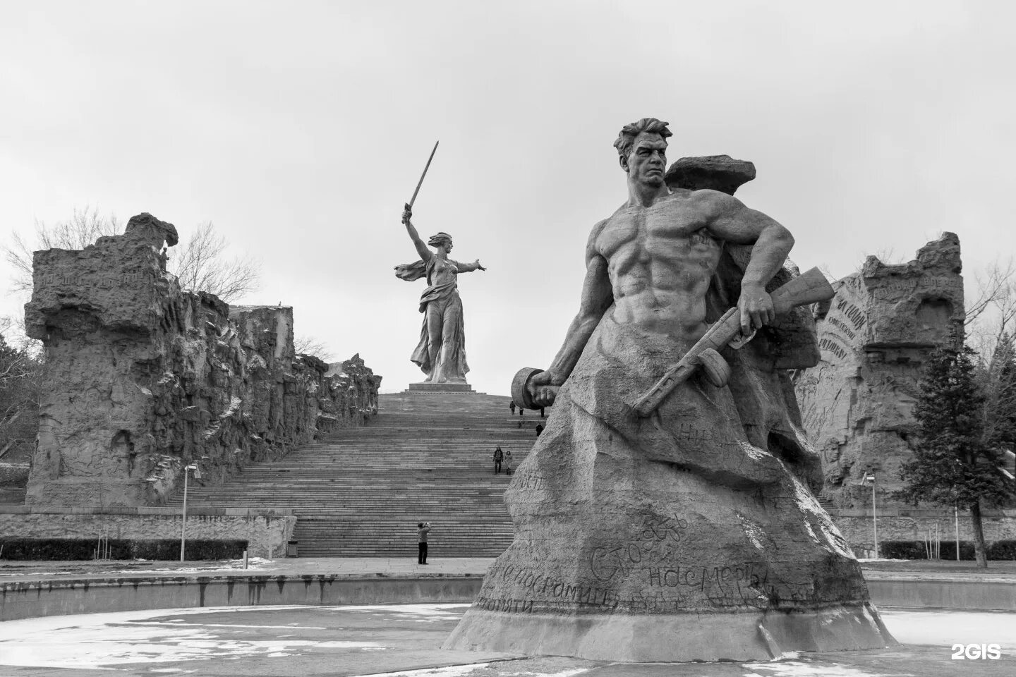 Волгоград памятники великой отечественной. Сталинград Мамаев Курган. Мамаев Курган Сталинградская битва. Мамаев Курган Родина мать. Мамаев Курган Сталинград 1943.