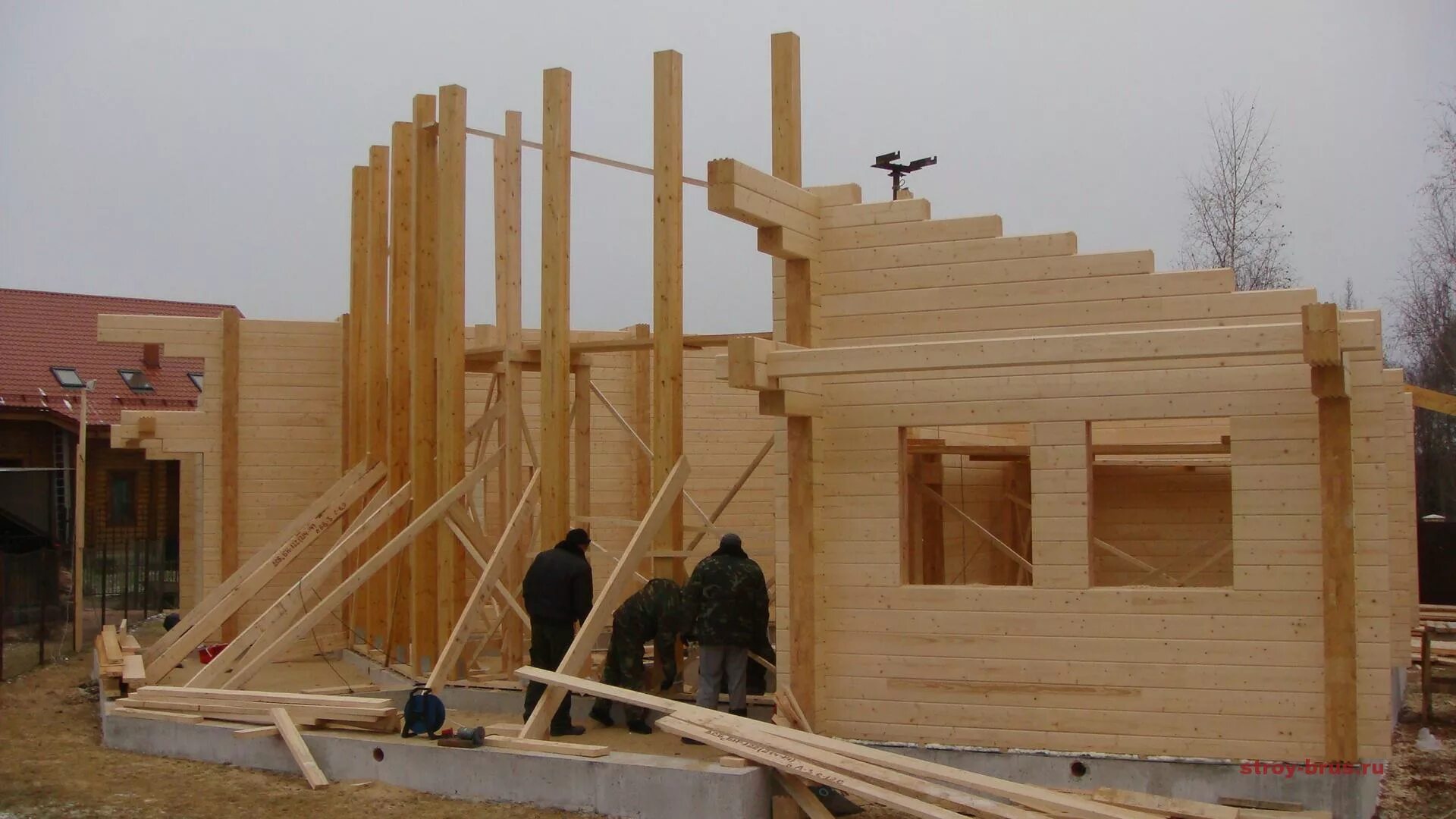 Собирать деревянные дома. Каркасно-брусовая технология. Дом из бруса каркас. Вертикальный брус. Каркасный брус.