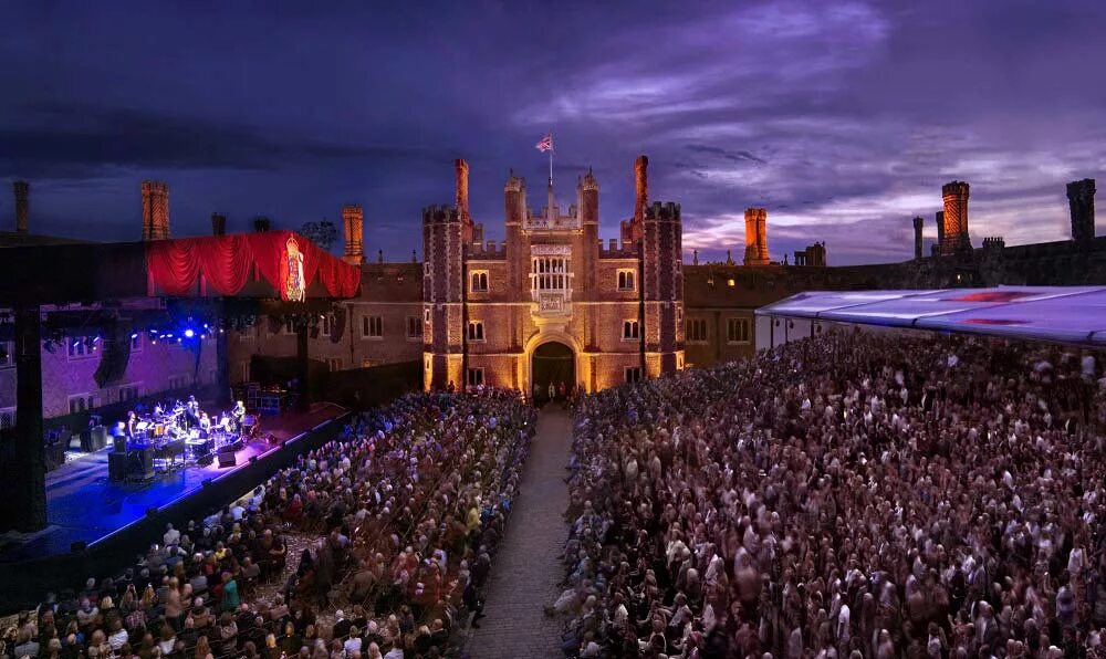 Weekend theater. Hampton Court. Hampton Court Palace Легенда. Джазовый фестиваль в Хэмптонс. Hampton Court Henry 8.