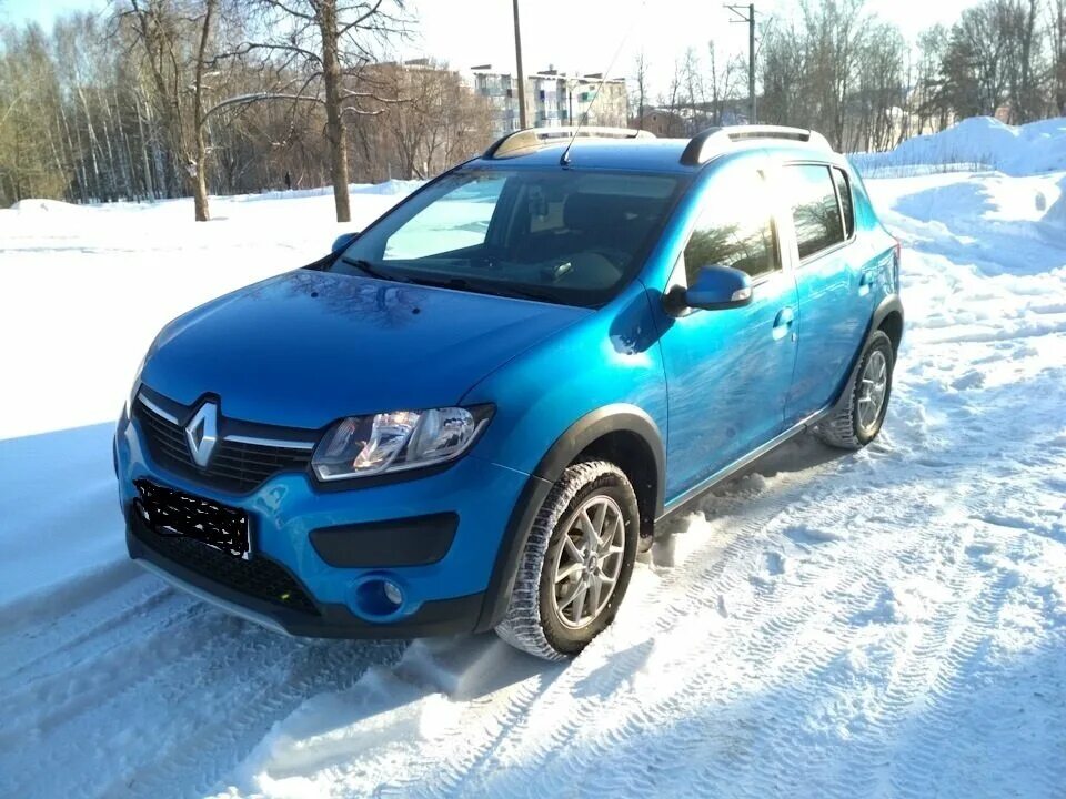 Logan stepway r18. Рено сандеро 2011. Рено сандеро степвей 2013. Рено сандеро черный. Сандеро рено белая зимой.