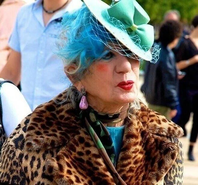 Выйти замуж на пенсии. Модные старушки. Модные экстравагантные старушки. Тетка в шляпе.