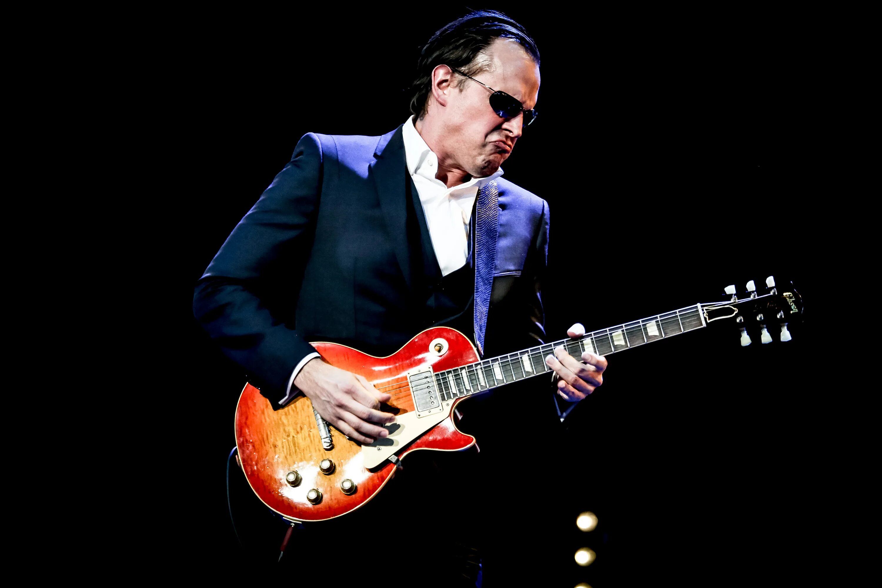 Джо Бонамасса. Joe Bonamassa 2015 Live at Radio City Music Hall. Джо Бонамасса 2009 Turner Hall. Joe Bonamassa фото. Блюз джо бонамасса