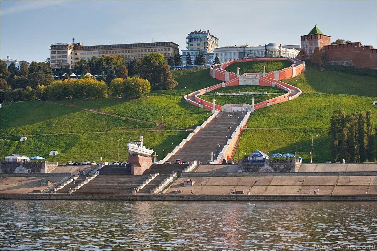 Сайт нижний новгород. Памятник Чкаловская лестница в Нижнем Новгороде. Чкаловская лестница Великий Новгород. Памятник на Чкаловской лестнице. Памятник архитектуры Нижегородской области Чкаловская лестница.