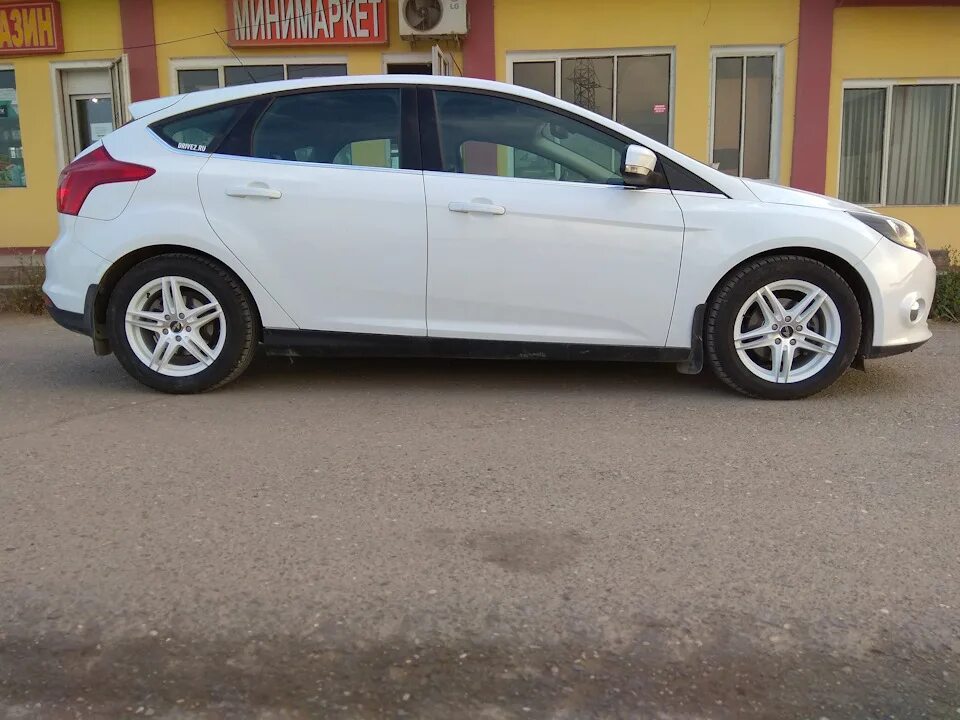 Литые диски на форд фокус 3 r16. Форд фокус 3 на белых дисках r16. Ford focus 3 хэтчбек r18. Форд фокус 3 хэтчбек диски 16. Фокус 3 диски 16.