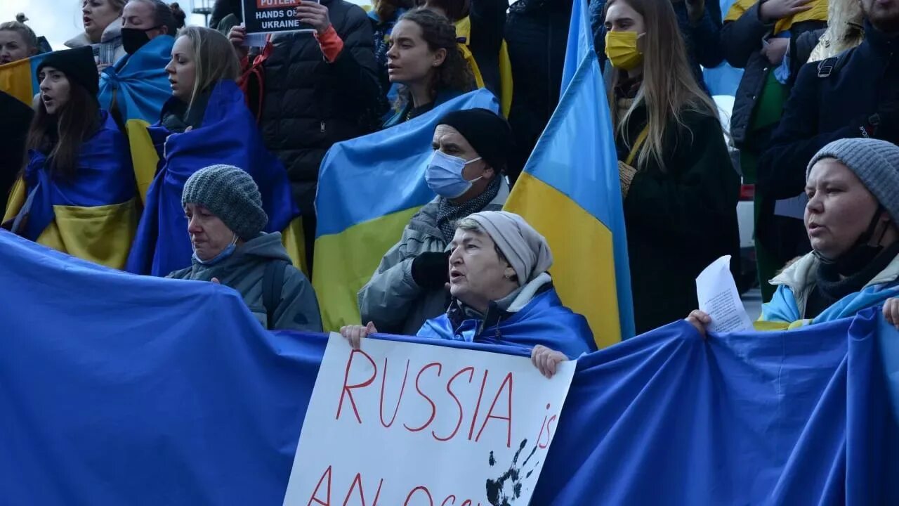 Правда ли что россия выиграла украину. Украина – это Россия. Россия Украина фото. Русские на Украине. Россия Украина мир.