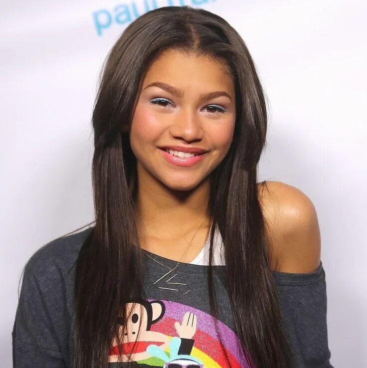 Zendaya height. Zendaya measurements. mike faist zendaya height.