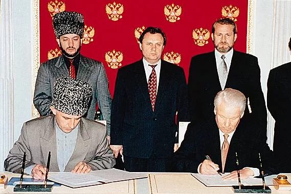 6 мая 1997. Аслан Масхадов и Ельцин. Ельцин и Яндарбиев 1996. Аслан Масхадов 1996. Аслан Масхадов Чечня.