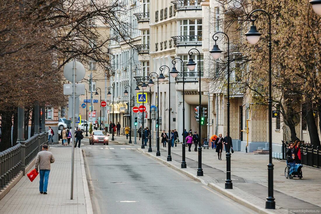 Улица. Стрит Ритейл малая Бронная. Улицы Москвы. Центральные улицы Москвы. Современная улица.