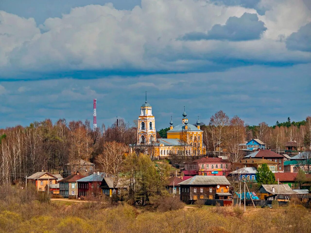 Город кологрив костромской. Кологрив Костромская область. Река Унжа Кологрив. Кологрив Костромская область достопримечательности. Город Унжа Костромская область.