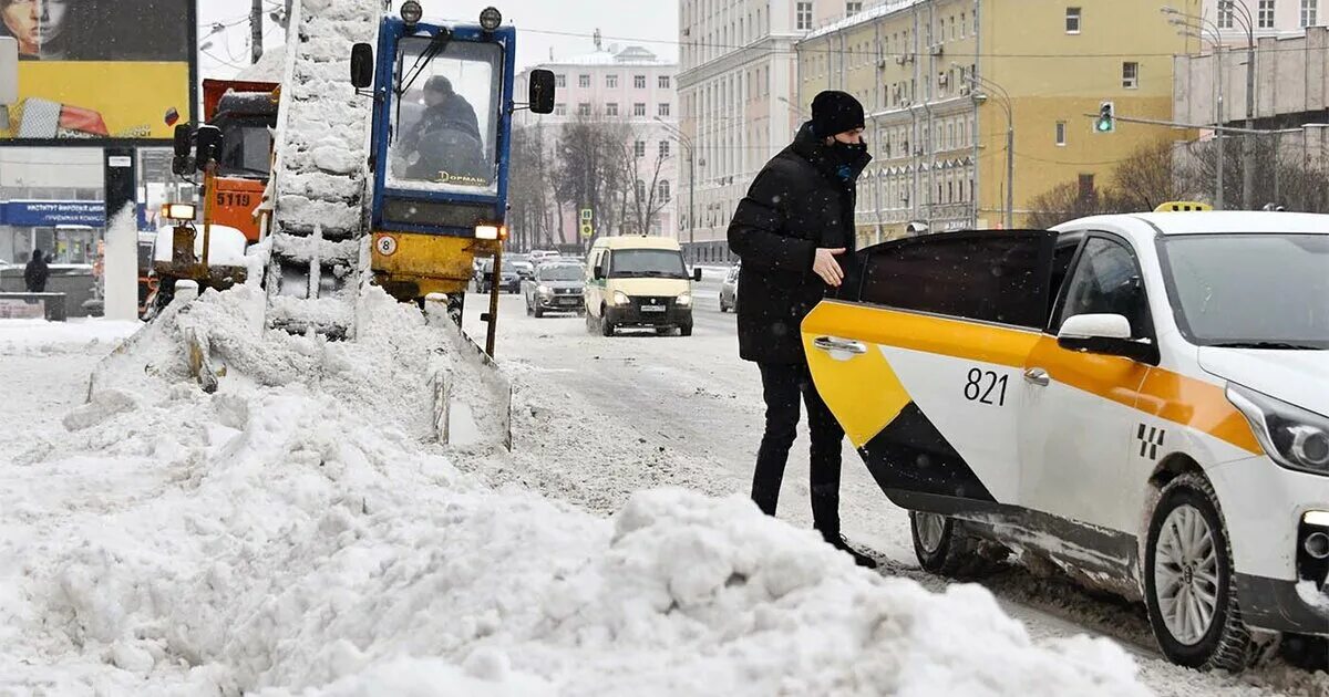 Такси в москве на новый год. Такси снегопад. такси москва зима. такси в москве зимой. такси снег.