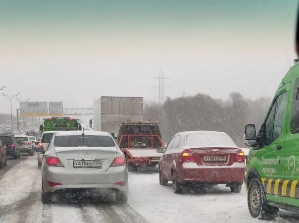 Авария на МКАД декабря 2022. Авария на Ярославском шоссе Тарасовка 15.02.23. Авария на МКАДЕ 8 мая 2022 на внутренней стороне. Авария на ярославском шоссе сегодня утром