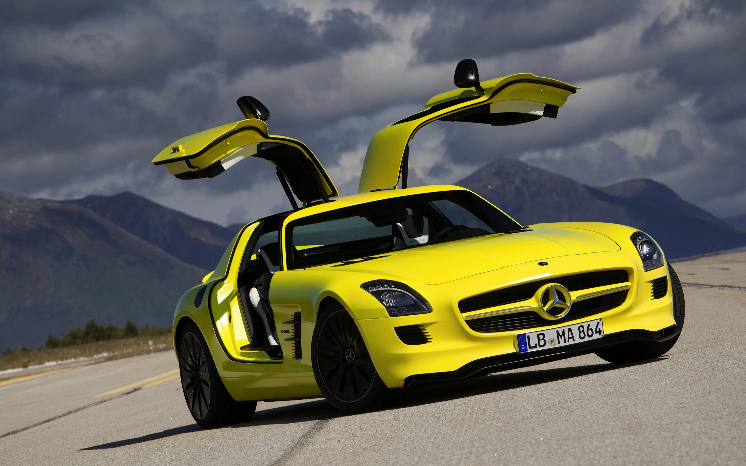 Включи машину мерседес. Mercedes-Benz SLS AMG Coupe. Марседес бенз СВС АМГ. Мерседес СЛС АМГ желтый. Mercedes Benz SLS AMG 10.