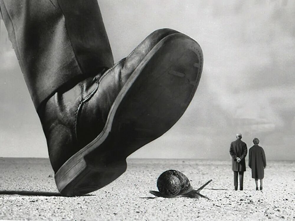 Природа равнодушна к человеку. Жильбер Гарсен. Gilbert Garcin – фотограф. Равнодушие сюрреализм. Нуар сюрреализм.